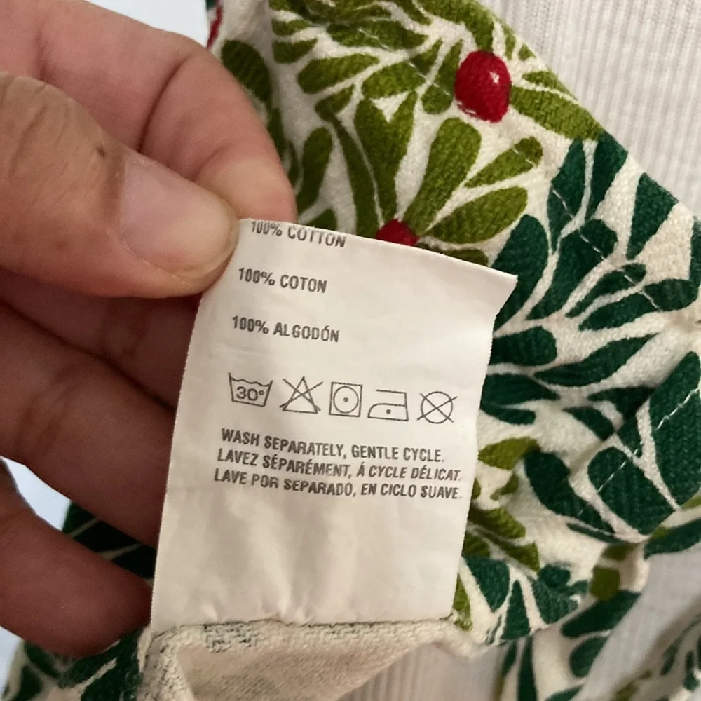 Crate and Barrel Mistletoe Red Green Apron One Size fits Most 27 in x 36 in